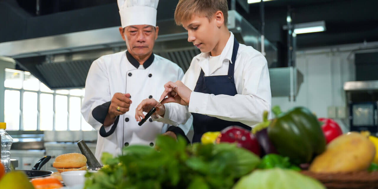 Inside The Cooking School Franchise Industry: Exploring Advantages, Challenges, Costs, And Future Trends